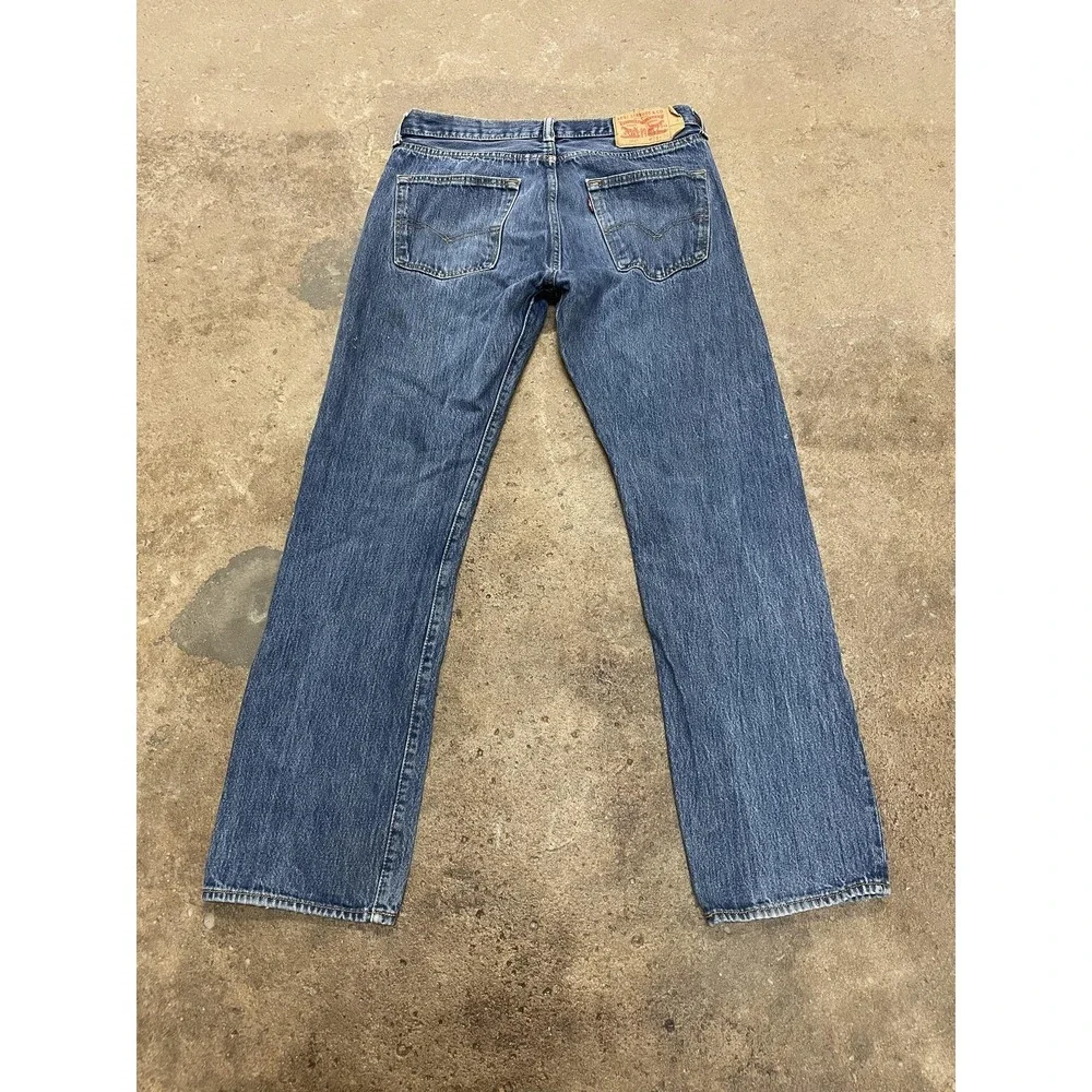 Levis 501 Jeans Mens 33x32 Medium‎ Wash Blue Straight Leg Button Fly Distressed